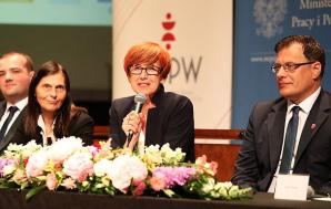 Nysa: Odbył się 3- dniowy, V Zjazd Dużych Rodzin, który zgromadził beneficjentów korzyści wynikających z posiadania więcej niż dwójki dzieci. Na zjeździe obecna była Minister Elżbieta Rafalska