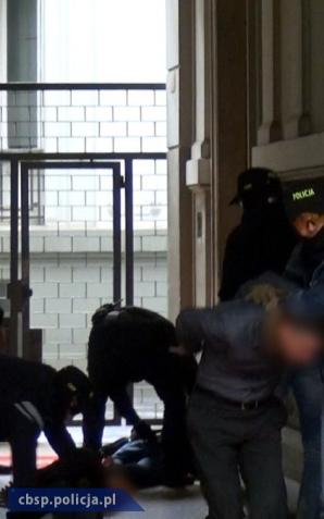 Spektakularne zatrzymanie Izraleczyka i dwóch Jordańczyków w Al. Ujazdowskich w Warszawie