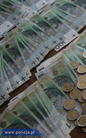 Konwojent włamywał się do bankomatów. Ukradł 300 tysięcy złotych! 