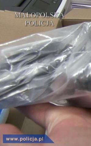 Dopalacze w firmie kurierskiej. Zabezpieczono ponad 500 sztuk porcji dilerskich