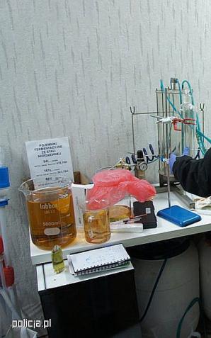 Łódź: Podrabiali perfumy! Straty sięgają ponad 13 milionów złotych