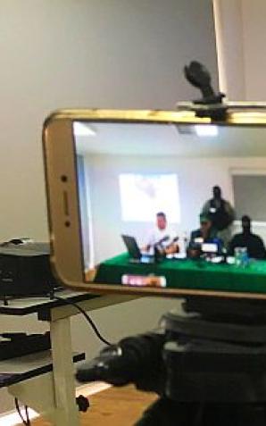 [VIDEO] Krzysztof Rutkowski prezentuje wizerunek płatnego strzelca, który w sobotę zaatakował w Łomży. Dziś na konferencji prasowej oficjalnie wyznaczył nagrodę 10 tysięcy euro za pomoc w schwytaniu egzekutora!