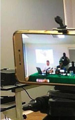 ВІДЕО] Кжиштоф Рутковські представляє портрет замовленого стрільця, який здійснив напад у місті Ломжа в суботу. Сьогодні на прес-конференції він офіційно встановив винагороду в розмірі 10 тисяч євро за допомогу у затриманні правопорушника!