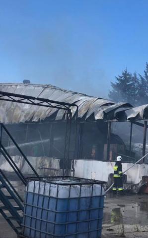 Zwarcie elektryczne przyczyną gigantycznego pożaru paliw na terenie należącym do PGE koło Bełchatowa. Tak uznał biegły sądowy, który przeanalizował monitoring oraz wszystkie elementy pozostałości popożarowych!