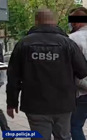 [VIDEO] Rozbita grupa produkowała „dokumenty kolekcjonerskie” wielu krajów