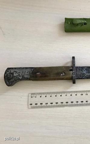 Policjanci odzyskali cenne przedmioty - w tym miecz z epoki brązu