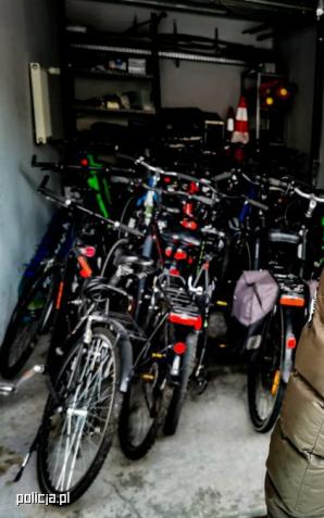 [VIDEO] Policjanci zlikwidowali dziuplę z kradzionymi rowerami