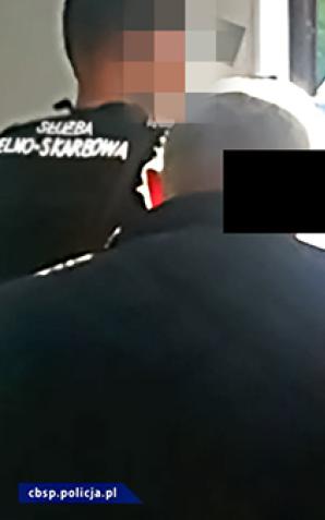 [VIDEO] Transferowali do Azji pieniądze z przestępstw podatkowych - służby rozbiły międzynarodowy GANG. Zatrzymano 5 osób (1 obywatela Ukrainy i 4 Polaków, w tym 2 pochodzących z Indii)