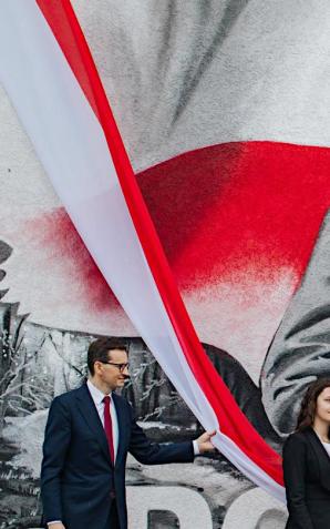 [VIDEO] Premier odsłonił mural kapitana Kurpińskiego i uczestniczył w otwarciu pneumatycznej strzelnicy w Myszkowie