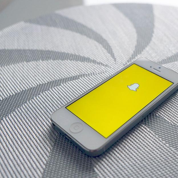 Media społecznościowe stawiają na firmy. Nowe funkcjonalności Instagrama i Snapchata pomogą w reklamie i zwiększaniu sprzedaży