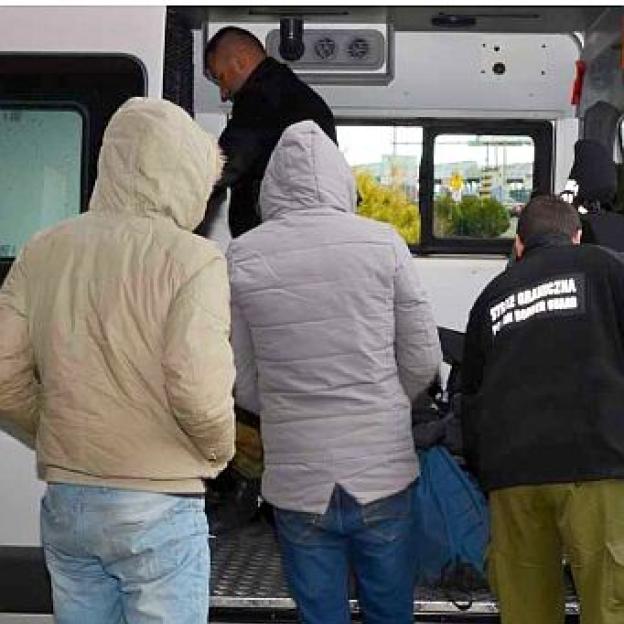 Dwaj migranci z Iraku zatrzymani przez Straż Graniczną na granicy z Ukrainą. Wcześniej zatrzymani byli m.in. obywatele Afganistanu, Gambii, Indii, Maroka,Turcji, Dominikany
