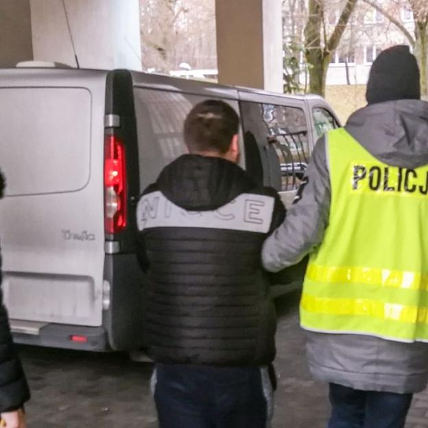 Oszust zatrzymany w tłumie. 81-latka miała przekazać mu 100 tysięcy złotych