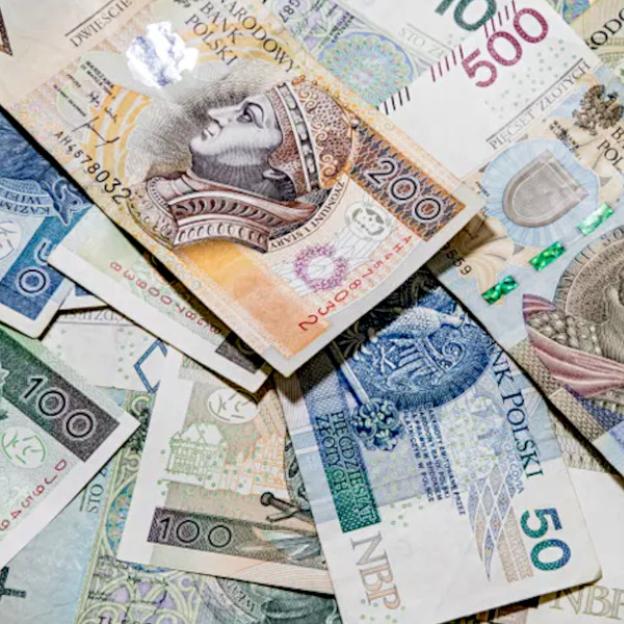 13 podejrzanych o pranie pieniędzy pochodzących z oszustw podatkowych w Wólce Kosowskiej - działania CBŚP, KAS i prokuratury