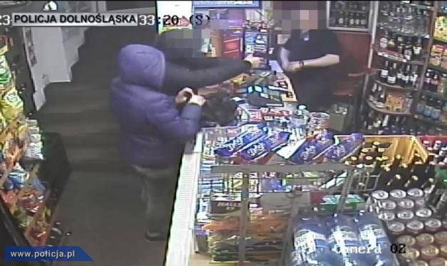 Wrocław: Napadli na sklep z bronią w ręku! 