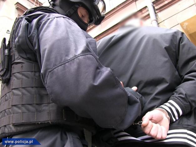 Handel narkotykami na dużą skalę. Zatrzymano 17 osób powiązanych z pseudokibicami z Przemyśla!