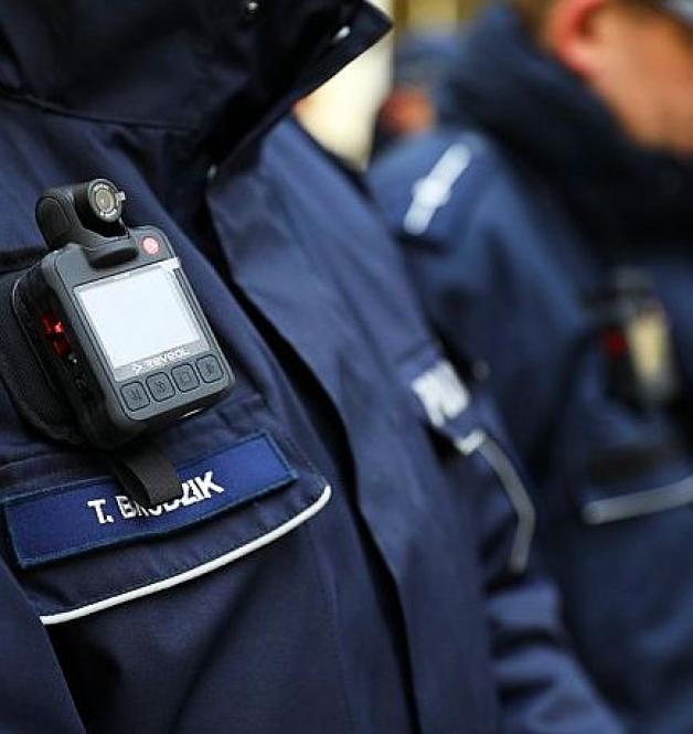 Od wczoraj na ulicach Warszawy pierwsze patrole wyposażone w kamery