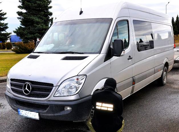 2 Ukraińców i skradzione m.in. w Wielkiej Brytanii busy-Mercedesy na granicy w Korczowej