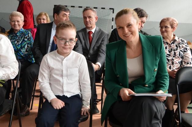 Minister Barbara Nowacka odwiedziła uczniów, nauczycieli i rodziców w województwie pomorskim i wielkopolskim